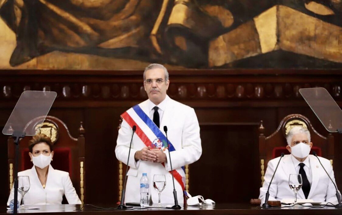 RDenEEUU's tweet photo. Toma de posesión en el día de hoy del Excelentísimo Señor Presidente de la República, Luis Abinader, y la Excelentísima Señora Vicepresidenta, Raquel Peña.@luisabinader @raquelpenavice @MIREXRD https://t.co/WwSaR39xBL