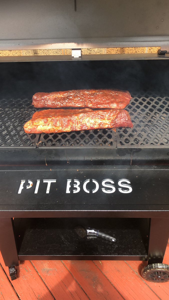 Psu024's tweet image. Sunday morning ribs are cooking 🎤🎼🎼 @PitBossGrills