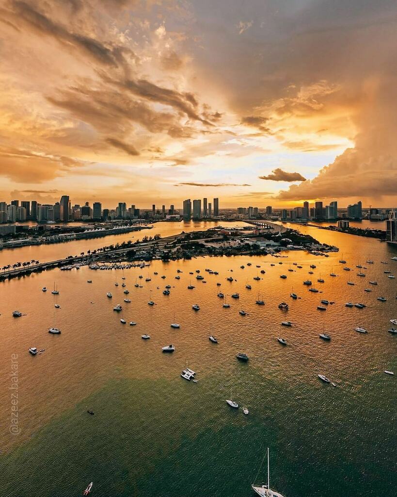 TheMiamiGuide's tweet photo. Happy #NationalRumDay from Miami 🌴
How do you like your Rum?🥃
📸 @azeez.bakare 

#NationalRumDay #RumAndCoke #miamirum #miamiskyline #miamivibes #miami #miamilife #southflorida https://t.co/buKe9Gv0ZV https://t.co/UkFXiZENYw