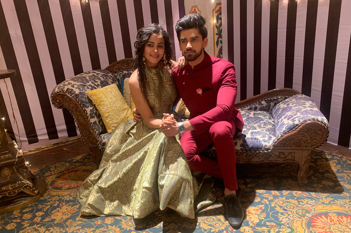 Avinash_galaxy's tweet photo. Posting my 1st picture with social media queen 👑 @kaveripriyam_official 

#yrhpk #kuhu #Kunal #kuku https://t.co/h8cz0nYCa9