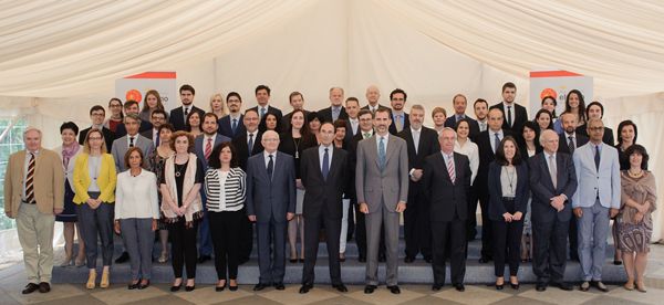 😊 ¿Quieres saber quiénes formamos el #EquipoElcano? ¿Sabías que en nuestra página web puedes conocernos a todos?

Conócenos aquí ⤵
realinstitutoelcano.org/wps/portal/rie…