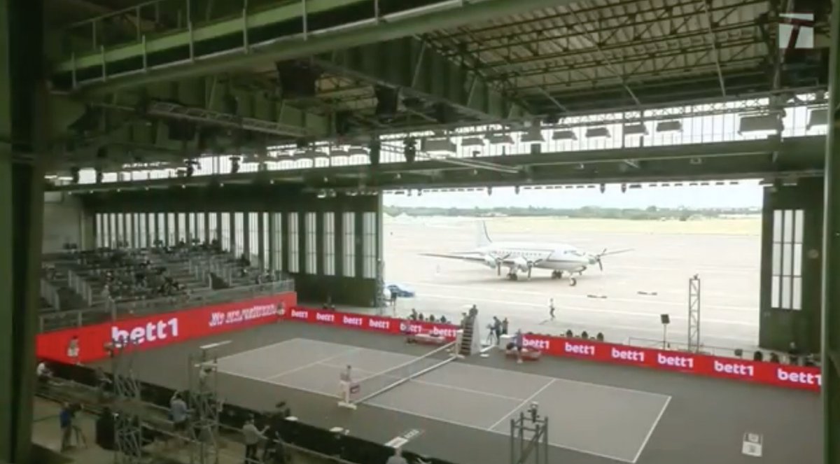 AllanZirk's tweet photo. Kind of cool venue for tennis.
#Berlin #Exhibition #Khachanov #Sinner #tennis #venue https://t.co/TzYTU4k20c