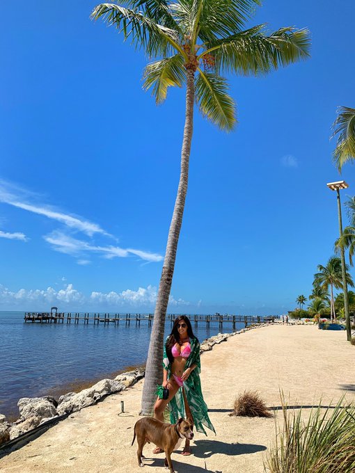 Our favorite paradise 🌴☀️ https://t.co/KV4E2dHFHf<a href="/tag/hotpicatnoon"class="tags"><span>#hotpicatnoon</span></a><a href="/tag/misscoedjan2014"class="tags"><span>#misscoedjan2014</span></a>