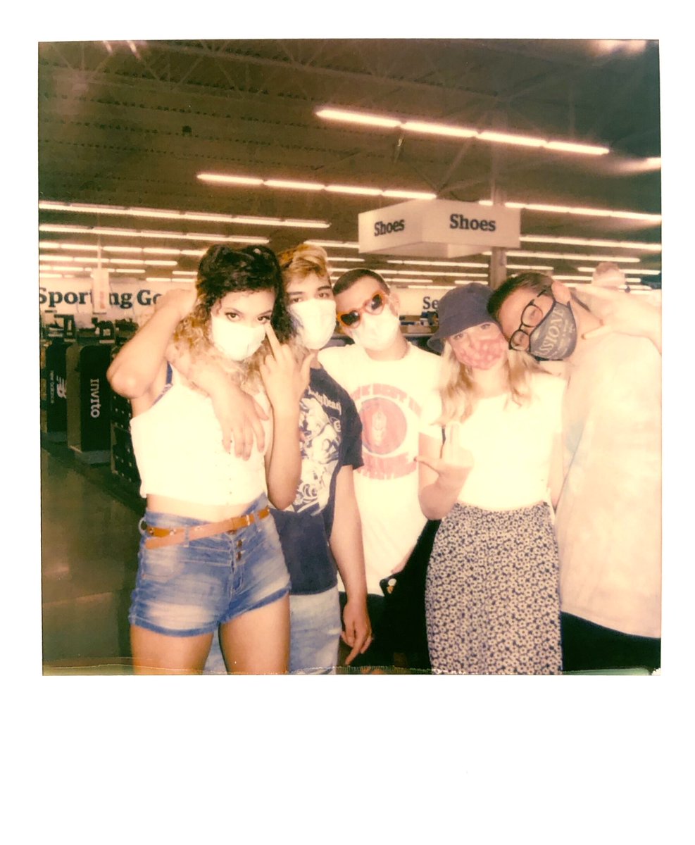 itsjusthadyn's tweet photo. i hope everyone has been living life to the fullest in these trying times. 

life is one hell of a ride, and i’m grateful for the people i got put on to it with. 🖤 https://t.co/6pH4zjDE05