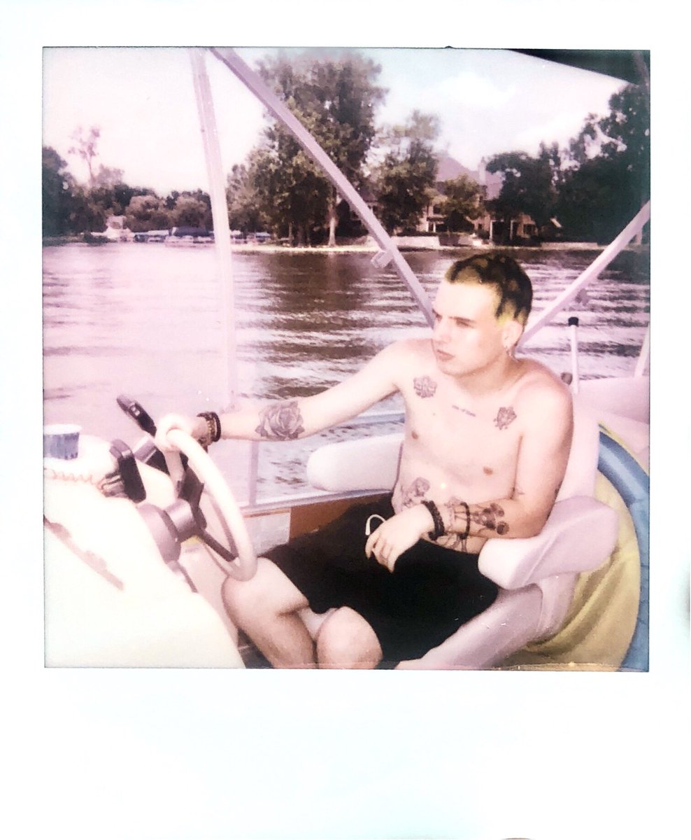 itsjusthadyn's tweet photo. i hope everyone has been living life to the fullest in these trying times. 

life is one hell of a ride, and i’m grateful for the people i got put on to it with. 🖤 https://t.co/6pH4zjDE05