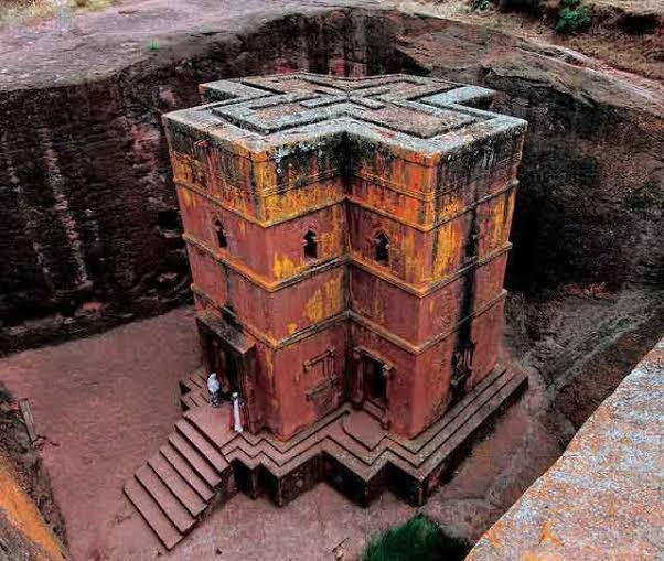 Lalibela is a holy town most famous for its churches carved from the living rock, which play an important part in the history of rock-cut architecture . Its buildings, built in the 11th and 12th centuries, are considered symbolic representations of biblical Jerusalem.
