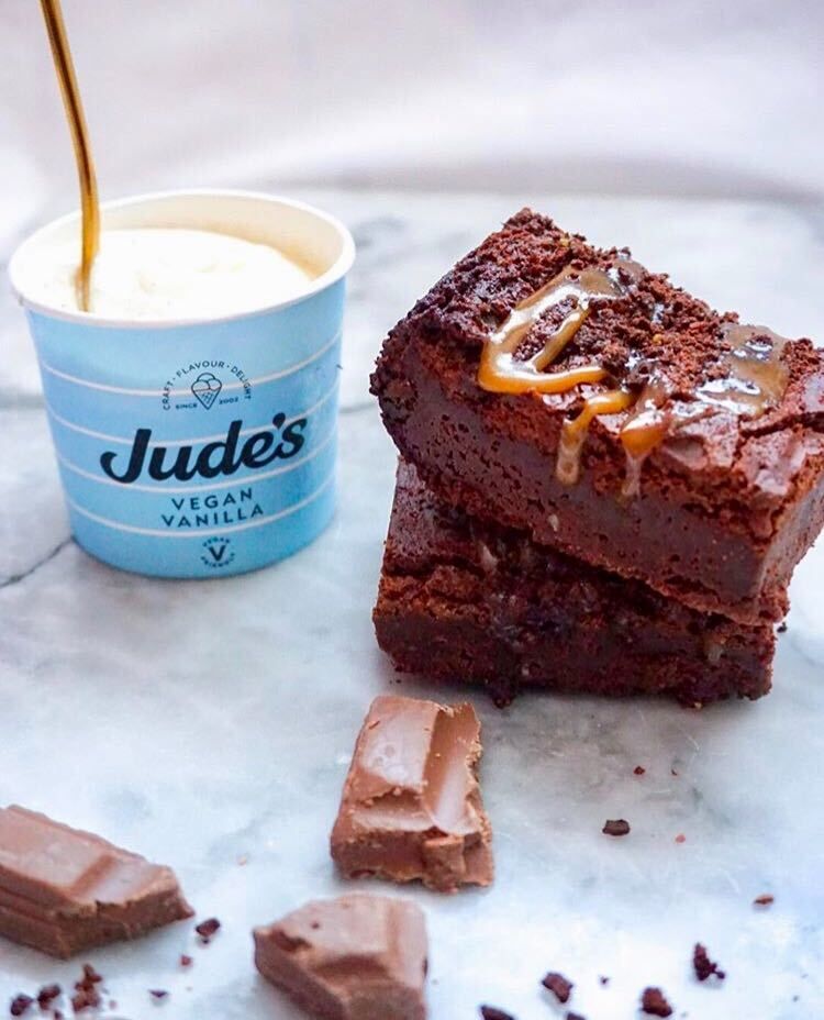 Twist up your Sunday 🌪 with our Salted Caramel Cookie Dough Brownie 😛🍫

Available across London for delivery and for collection from our King's Cross branch 'til late! ⌚👉 buff.ly/37Zcyk0

📸 @thefoodspotss
#Brownie #LondonFood #Chocolate