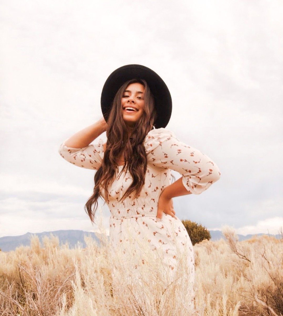 All smiles for spirit week starting tomorrow!! We can’t wait to be back with our sisters!🤍💫 #uwf24 #uwfadpi