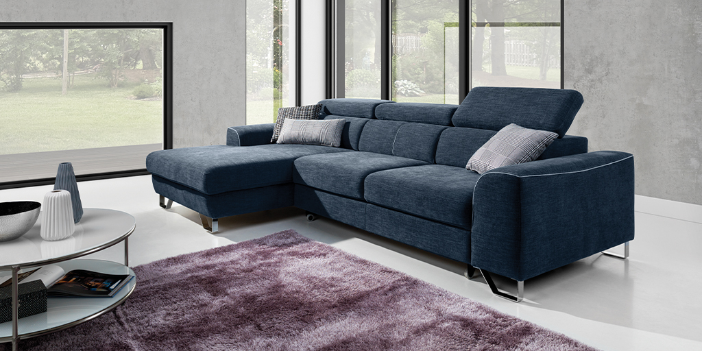 FurnitureDako's tweet photo. Smile at the amount of quality. It has superb layers of cushioning foam, plus high-quality supportive springs in a wavy system. But the real beauty is the individual adjustable head and neck rests that you can alter to the perfect angle to help you relax. https://t.co/DG411964zl https://t.co/teix1uBNqh