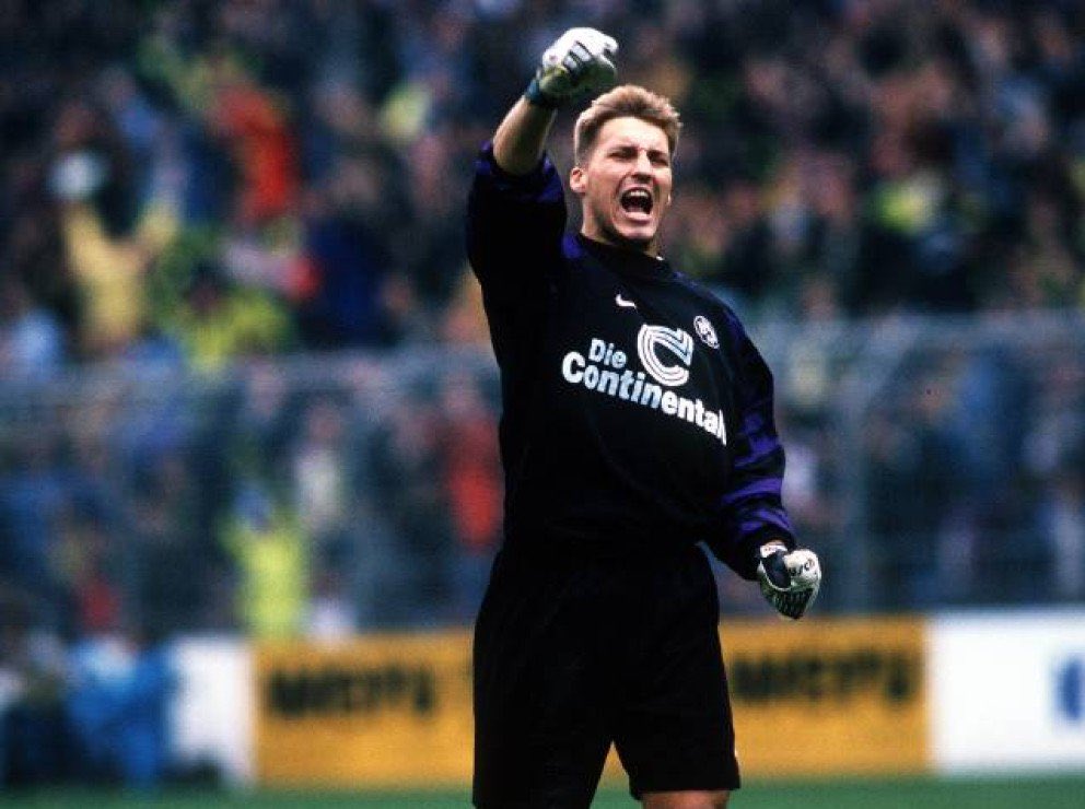 Happy 49th birthday to one of our finest goalkeepers ever, Stefan   