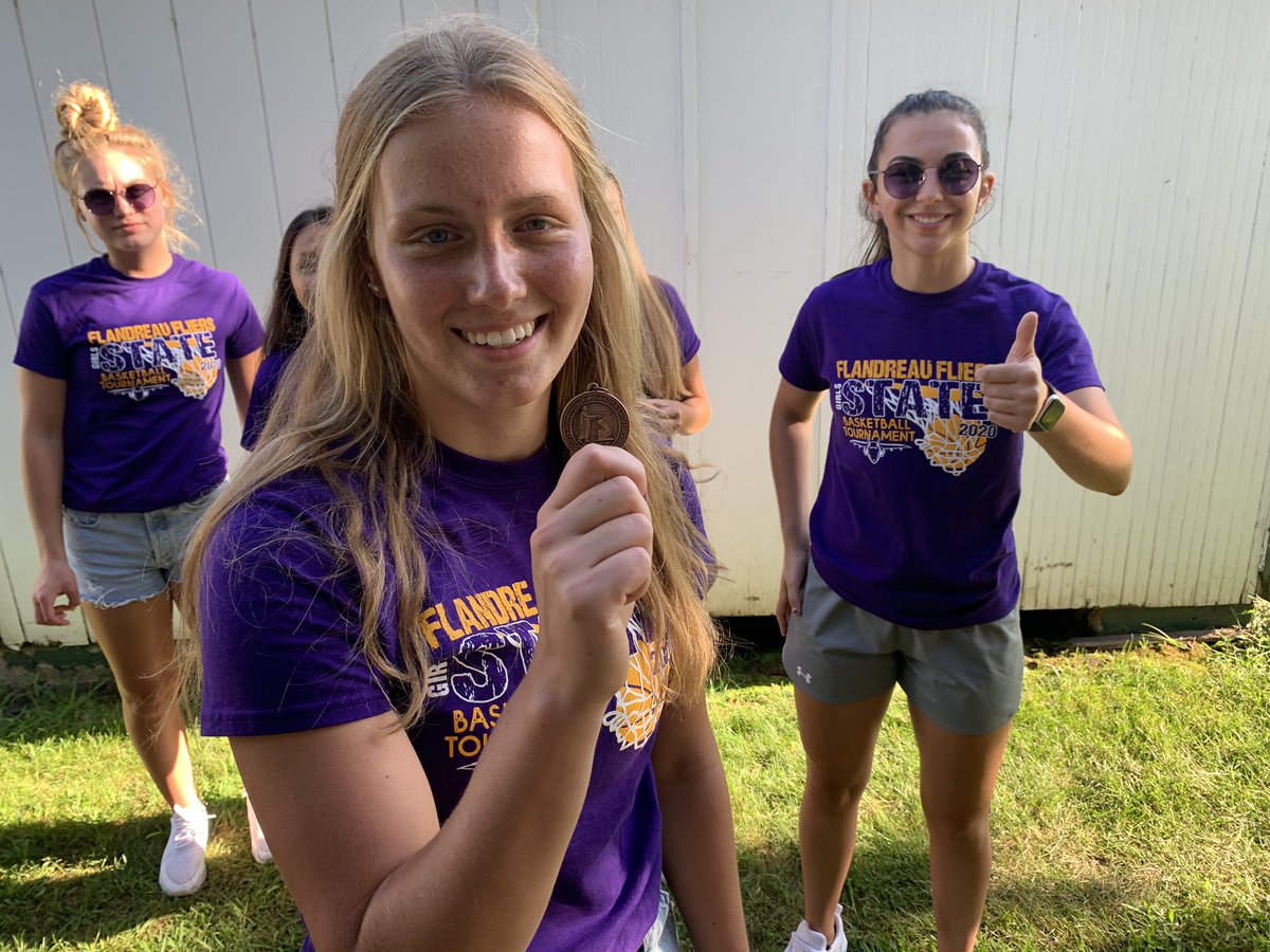 We got ICE CREAM (and state quarterfinalist medals)! Come see the 19-20 GBB tonight until 8:00! We are at the picnic shelter 👍🏼