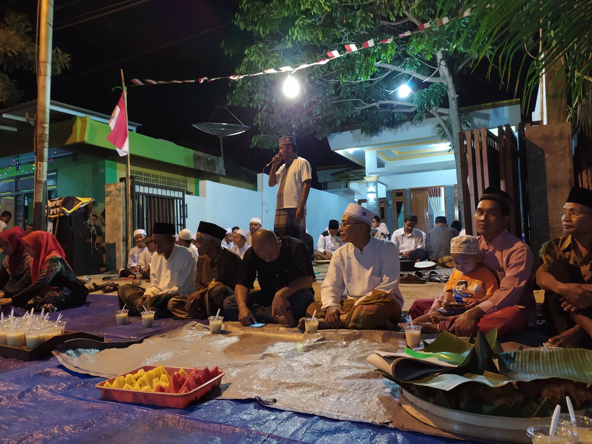 Djagad_Alie's tweet photo. Tasyakuran malam 17an peringatan HUT RI 75 Th di lingkungan kami.. RT 10 RW 03 Desa Sukorejo, Bojonegoro - Jawa Timur
#HutRI75 #HutRIke75 #75ThRI #DirgahayuRI75 #DirgahayuIndonesiaku https://t.co/QzEyAUOO8f