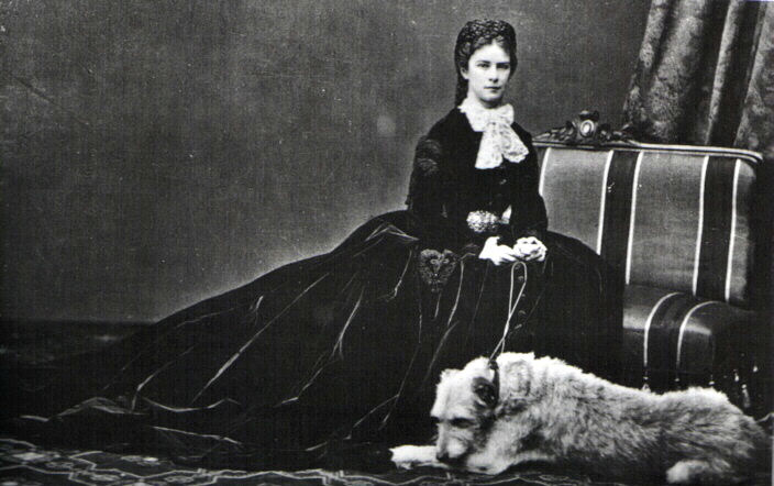 Elisabeth also had a passion for animals, specially dogs and horses.