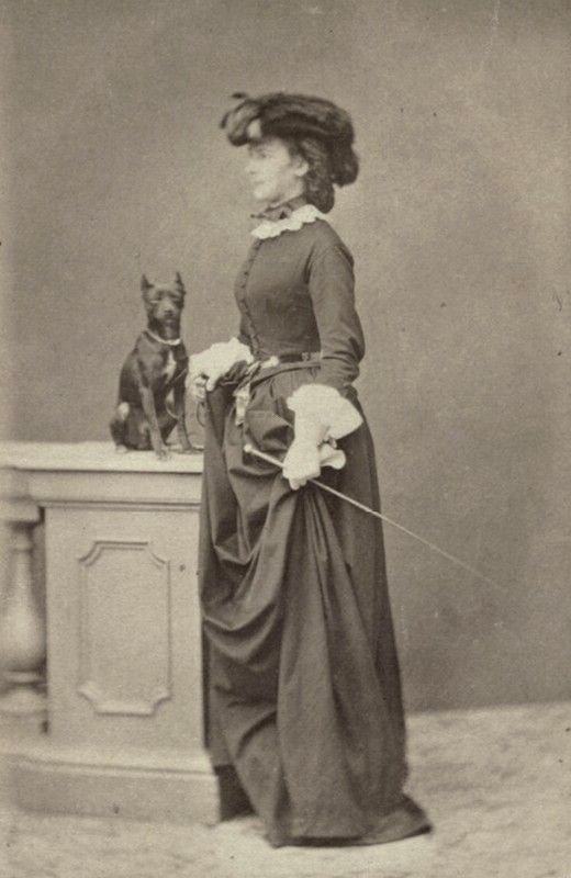 Elisabeth also had a passion for animals, specially dogs and horses.