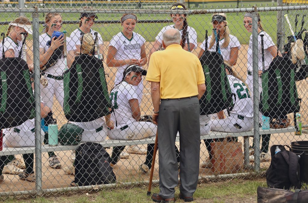my thoughts and prayers go out to <a href="/Coach_McNulty/">Lauren McNulty</a> and family as they mourn  her grandpa’s passing ✝️
glad the team and i had a chance to meet him💚