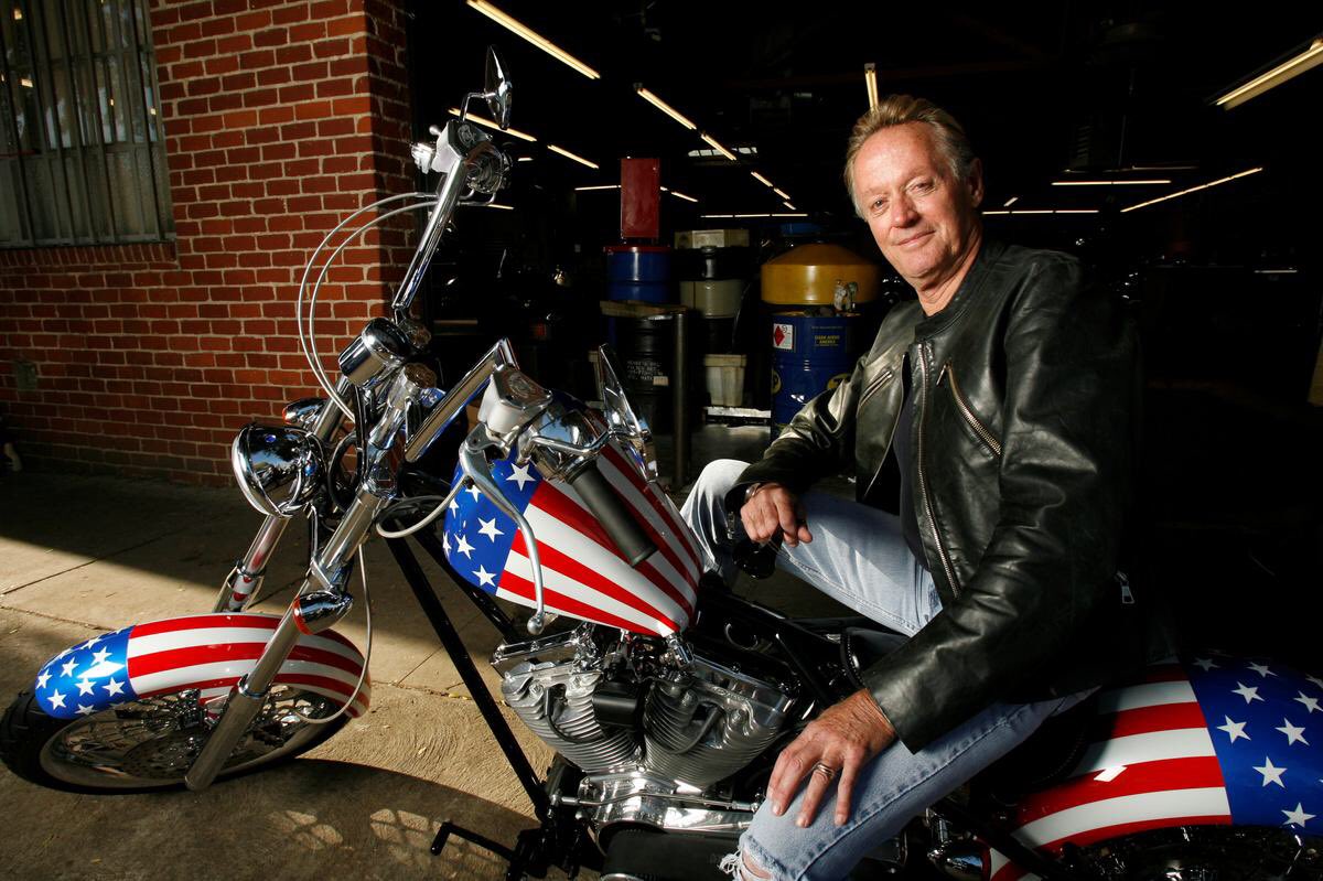 Christo21251914's tweet photo. Peter Fonda on his Captain America Harley Davidson Motorcycle from Easy Rider (1969) in 2009. ๐๐ฆ
๐บ๐ธ
#RIPPeterFonda
#RIPCaptainAmerica https://t.co/26IZlJrJHZ