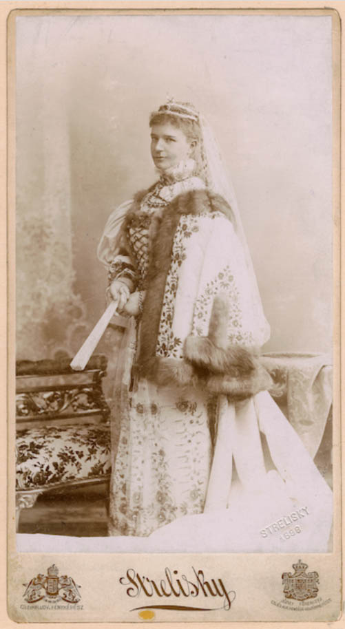 At 1:35 p.m. on Saturday 10 September 1898, Elisabeth and Countess Irma Sztáray de Sztára et Nagymihály, her lady-in-waiting, left the hotel on the shore of Lake Geneva on foot to catch the steamship Genève for Montreux.