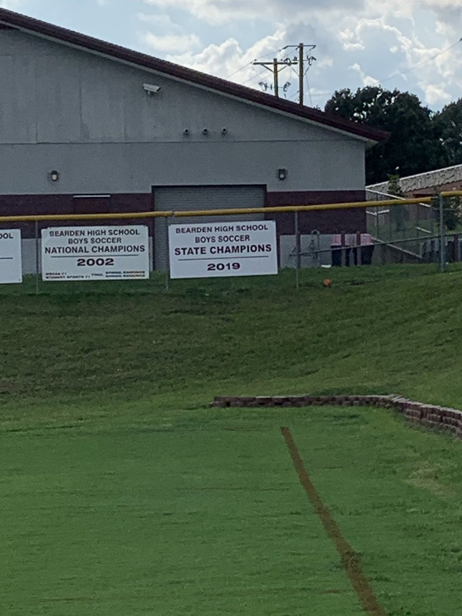 GoSoccerDawgs's tweet photo. Our good friend Fritz found a spot on the fence for the new sign this weekend. Shout out to the 2019 Bulldogs! @RyanRadcliffe15 https://t.co/XqyyK7Ll0L