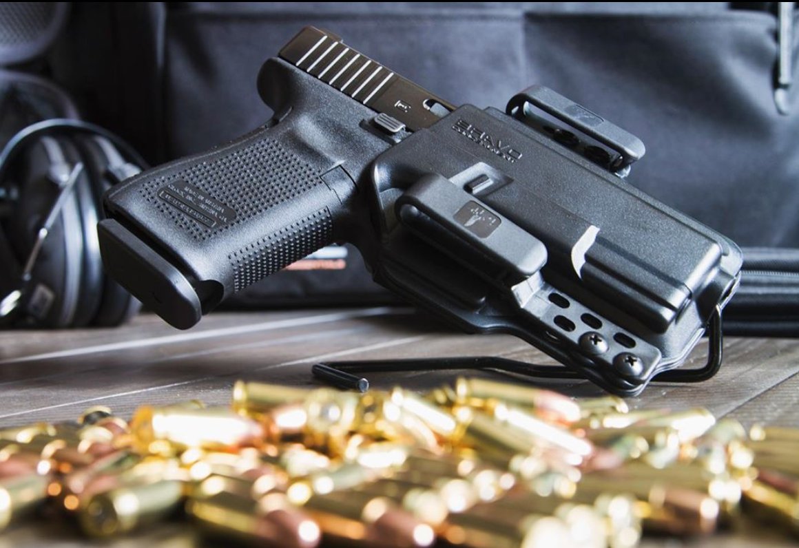 BravoHolsters's tweet photo. Sunday Gun Day! Who’s going to the range today?
.
.Repost from @f_s_g_e
. #2a #gun #glock #range #gunsdaily #guns #military #pewpew #quarantine #fsge https://t.co/nGXCIzysbP