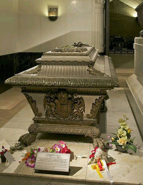 Elisabeth's body was placed in a triple coffin: two inner ones of lead, the third exterior one in bronze, reposing on lion claws. On Tuesday, before the coffins were sealed, Franz Joseph's official representatives arrived to identify the body.