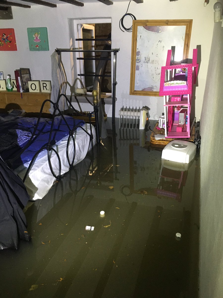 Some seriously heavy rain affected properties across North Oxfordshire this evening, such a shame. Thankfully 06 Blue brought their low level strainer👍🏻