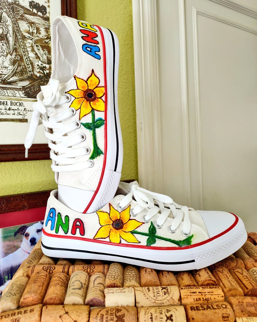 Ana_JSierpes's tweet photo. Entretenimiento de verano.... #pintura #piedras #bambas #minidecoracion #estilo #artebohemio #amimodo #colores #verano #inventos #byAnapincel🖌️ https://t.co/uET8DUPaa9