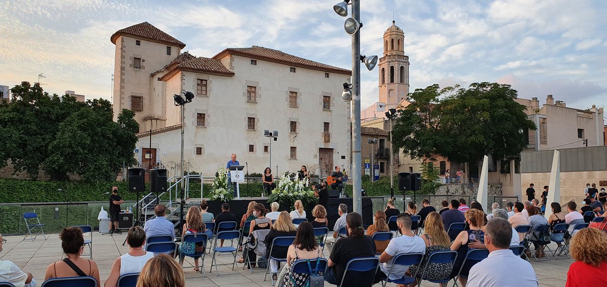 ajcubelles's tweet photo. ⚫ Arrenca l'acte institucional de record als cubellencs i cubellenques traspassats durant el període de confinament per l'estat d'alarma de la COVID-19 #usrecordem #Cubelles https://t.co/VOR5JdlsKB