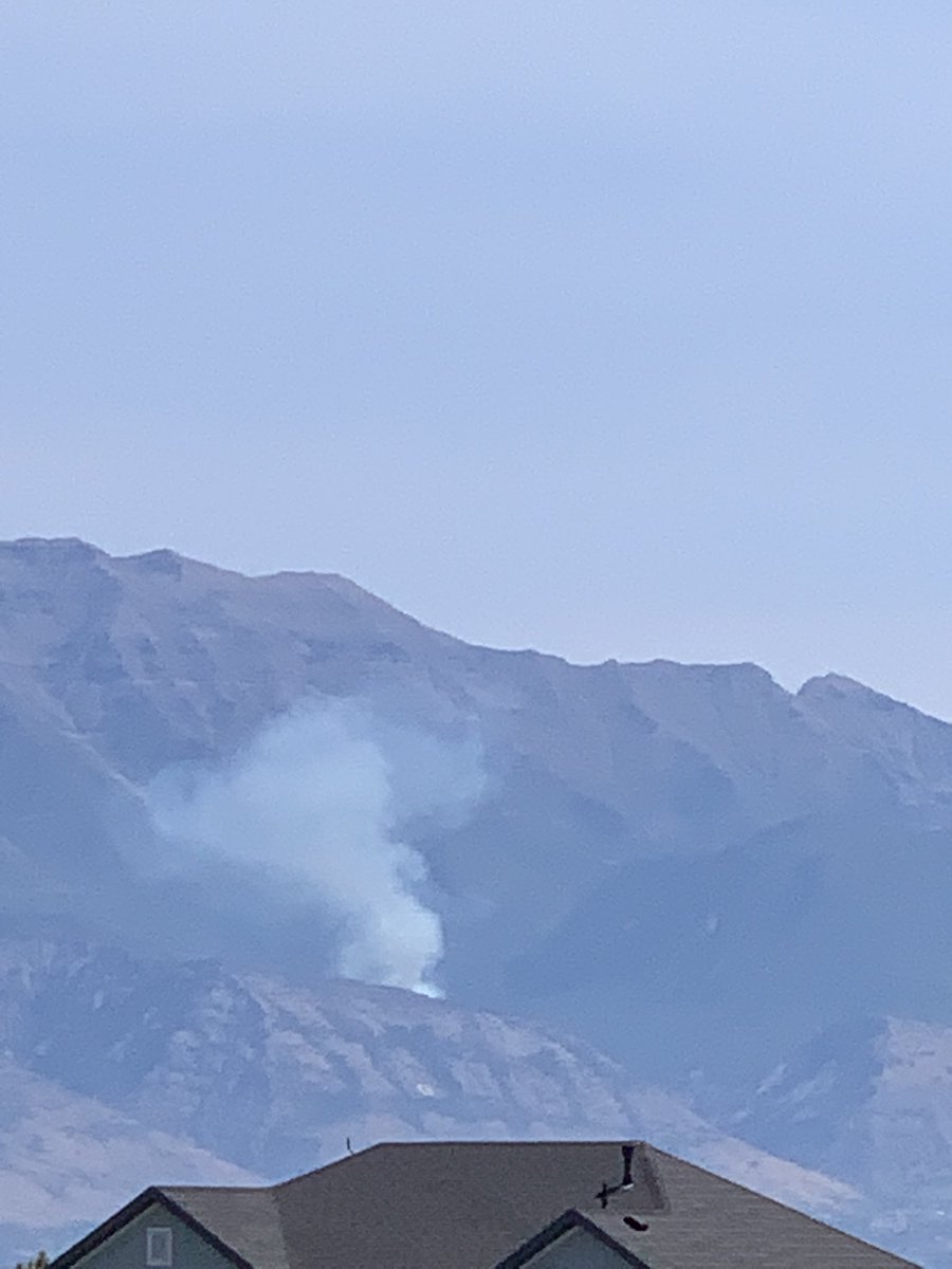 New fire burning above #BattleCreek Canyon and #GMountain. Units are on scene and more on the way. Please avoid the area.