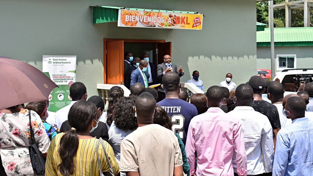 <a href="/bangeoficial/">Banco Nacional de Guinea Ecuatorial</a> ha llevado a cabo un proceso de selección 📊📝para cubrir plazas vacantes de su nueva agencia en la ciudad de Riaba 🏦.
Más información en: bannge.com/bange-ha-lleva…
<a href="/PdgePrensa/">Prensa PDGE</a> <a href="/AhoraEg/">AHORAEG</a> <a href="/NdemesogoNsue/">Ricardo Nsue Ndemesogo Obono</a> <a href="/CesarAbogo/">Cesar A. Mba Abogo</a> <a href="/GFmag/">Global Finance</a> <a href="/jmnchasoikaka/">JM Nchaso Ikaka</a>