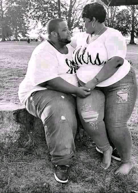 shikulo1's tweet photo. Love birds, they eat 2 full chickens every day,and have a combined weight of 700 pounds.
Respect. https://t.co/qU7F3RzY5d