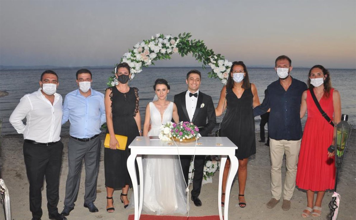 Fenerbahçe Öznur Kablo Kadın Basketbol Takımımızın Fizyoterapisti Şahin Uğur Sezer hayatını Derya Saz ile birleştirdi. 👏

Şahin ve Derya çiftini tebrik eder, bir ömür boyu mutluluklar dileriz. 💛💙

Detaylar 👉 bit.ly/311gs9Z