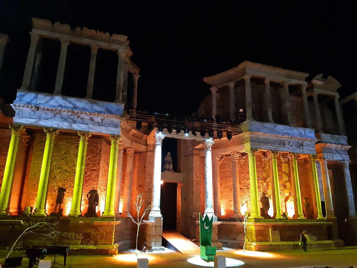 OjodeThot's tweet photo. El @TeatroRomanoMer es uno de los escenarios más impresionantes qué conozco... quiero volver ya... Y el  @Festival_Merida nos ha brinda un "Cayo César" de lujo #Merida66 @Extremadura_tur https://t.co/BpBU1yqVqw