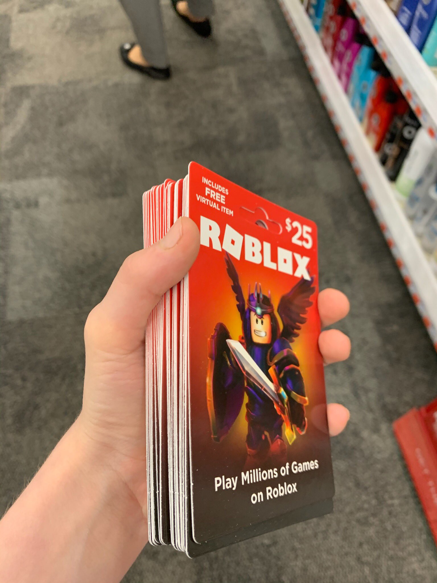 Roblox - ROBLOX $25 Game Card - Red
