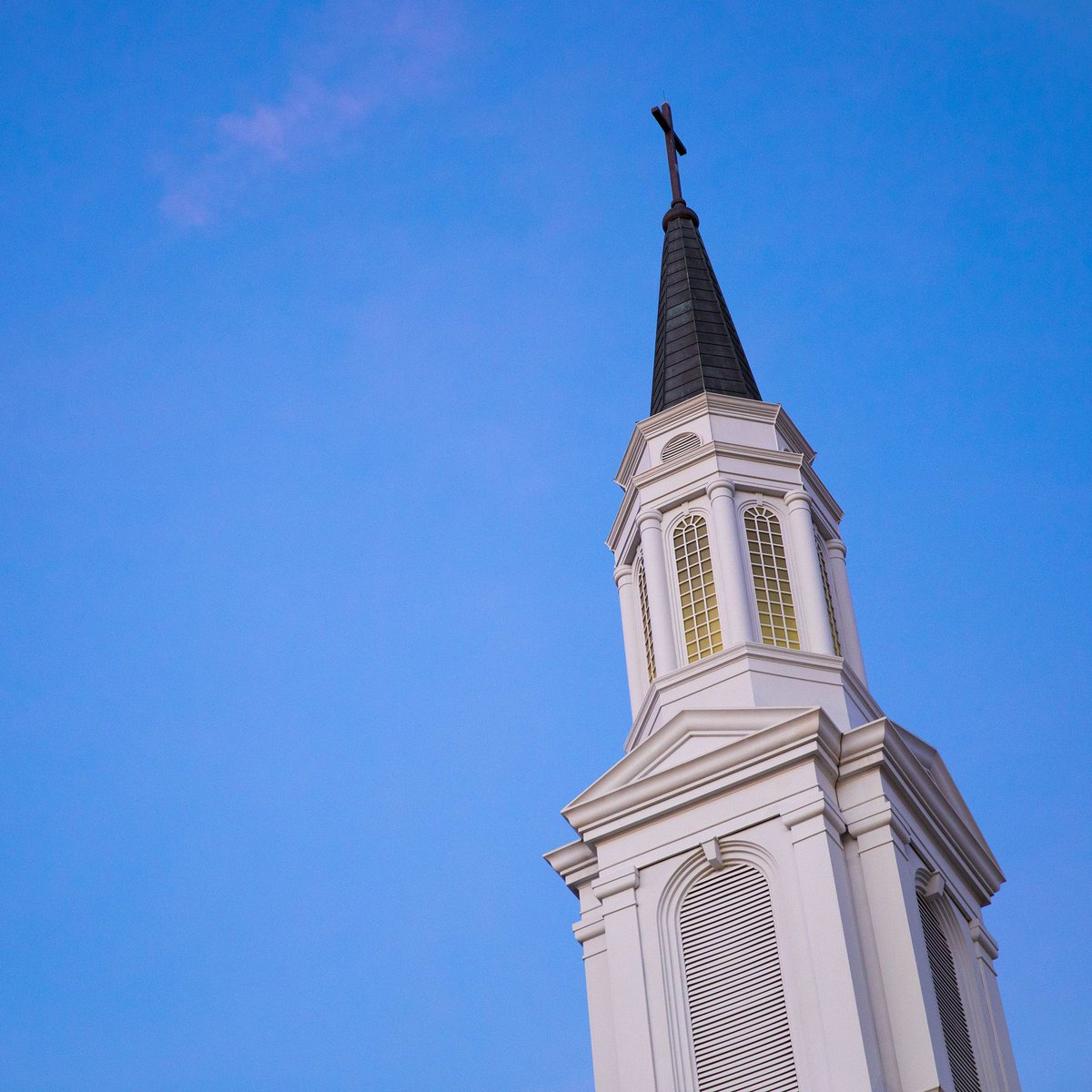 StAndrewUMC's tweet photo. At this time, along with the online worship services, we have started a few in-person worship services that are limited in the number of attendees for the congregation's health and safety. Please RSVP at https://t.co/btqZjWh4uh for the service you would like to attend. https://t.co/5mZC1aJEWs