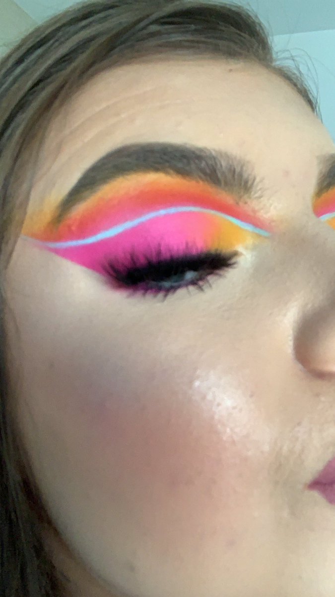 eay_makeup's tweet photo. My 2nd @saskiafield recreation for the #saskiasmuachallenge competition!!

Using the @bperfectcosm Carnival XL Pro with the @Bowsbeautyxx1 aqua liner in mantha &amp; @beauty1999 lashes in Emma.

#makeup #makeuprecreation #instamakeup 
https://t.co/3PkduBOEoD https://t.co/d9hJIqskHd