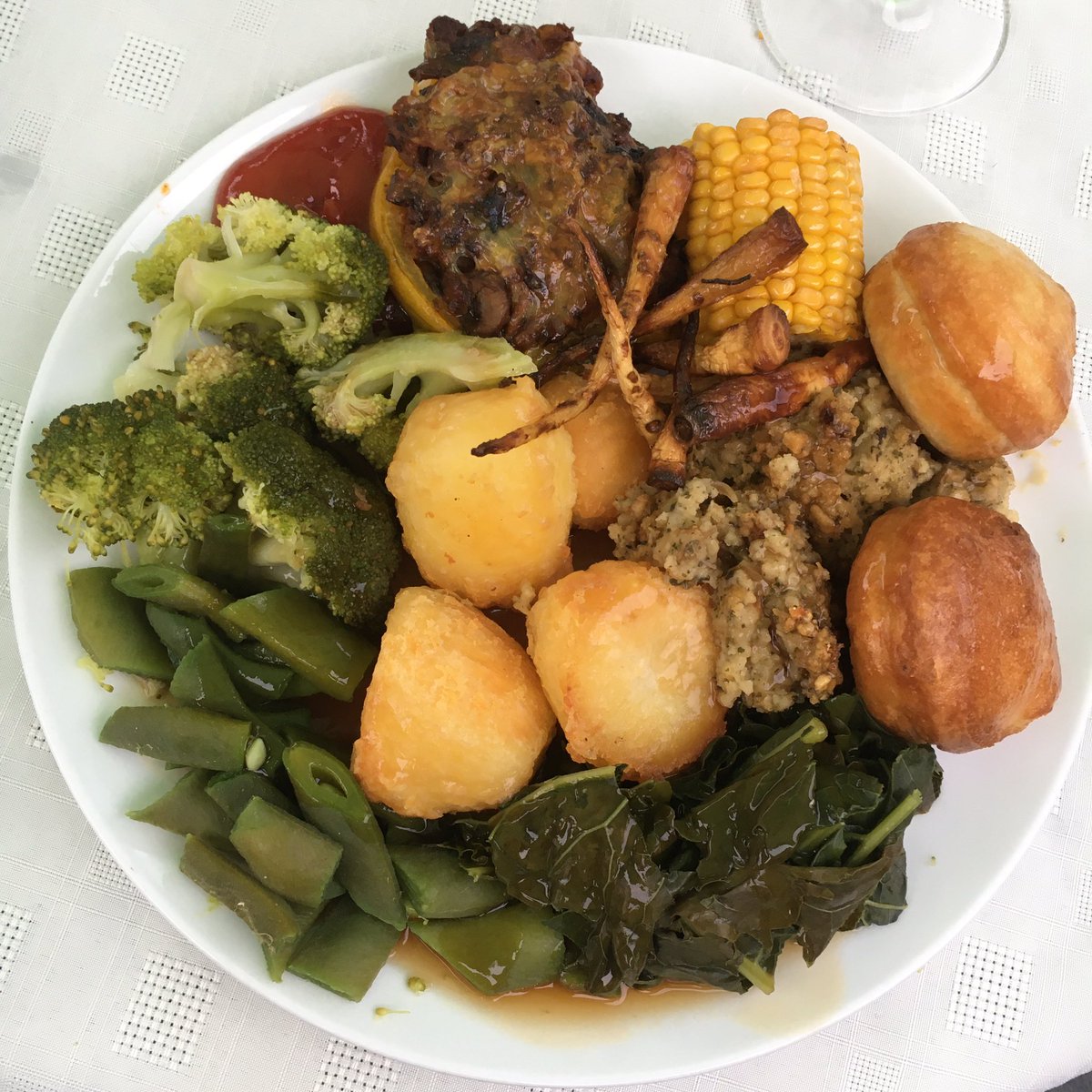 JoFreeRangePlay's tweet photo. Dinner for 5 cooked and eaten.... wondering if there is enough room for crumble? #GreedyVegan https://t.co/MNImjkfyz6