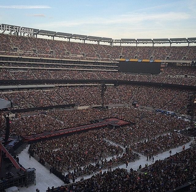 Kat87176091's tweet image. This will be WAY bigger when they return. #OneDirection #ONEDIRECTIONSAVE2020 #OneDirection2020 #OneDirectionReunion #1dbestboyband #1Dbillboard2020 #1DecadeOf1D #1DFamily #1dfamilyforever #1DIsLoved #1DisStillTheBiggestBoyband #1DReunion #1DZoomConcert #NiallHoran #ZaynMalik