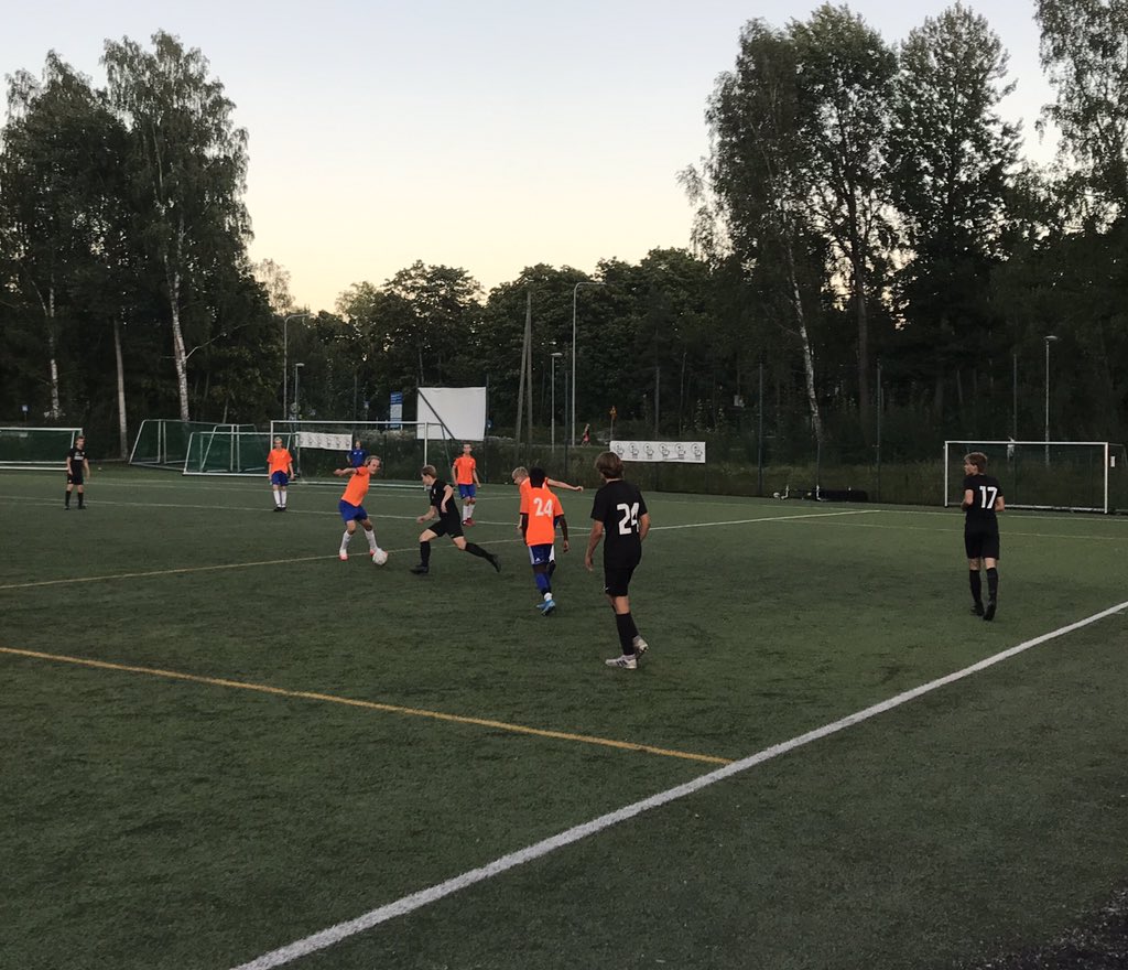 Aikamoista ilotulitusta tänään Pikkupekalla <a href="/kapa_B2/">KäPa B/2</a> vs. PPJ/2: 9-3 #p17kakkonen #gokäpa