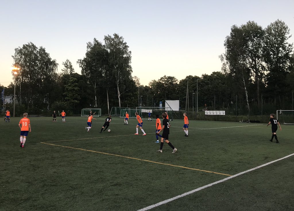 kapa_B2's tweet photo. Aikamoista ilotulitusta tänään Pikkupekalla @kapa_B2 vs. PPJ/2: 9-3 #p17kakkonen #gokäpa https://t.co/C2QFjO12yp