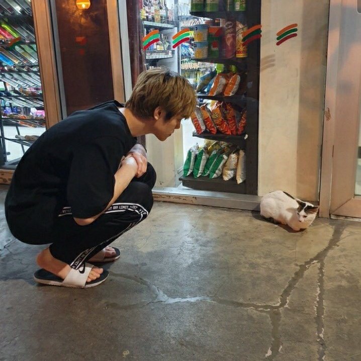 bonus ! hun doesn't have orange hair here but they still have the same pose ^__^