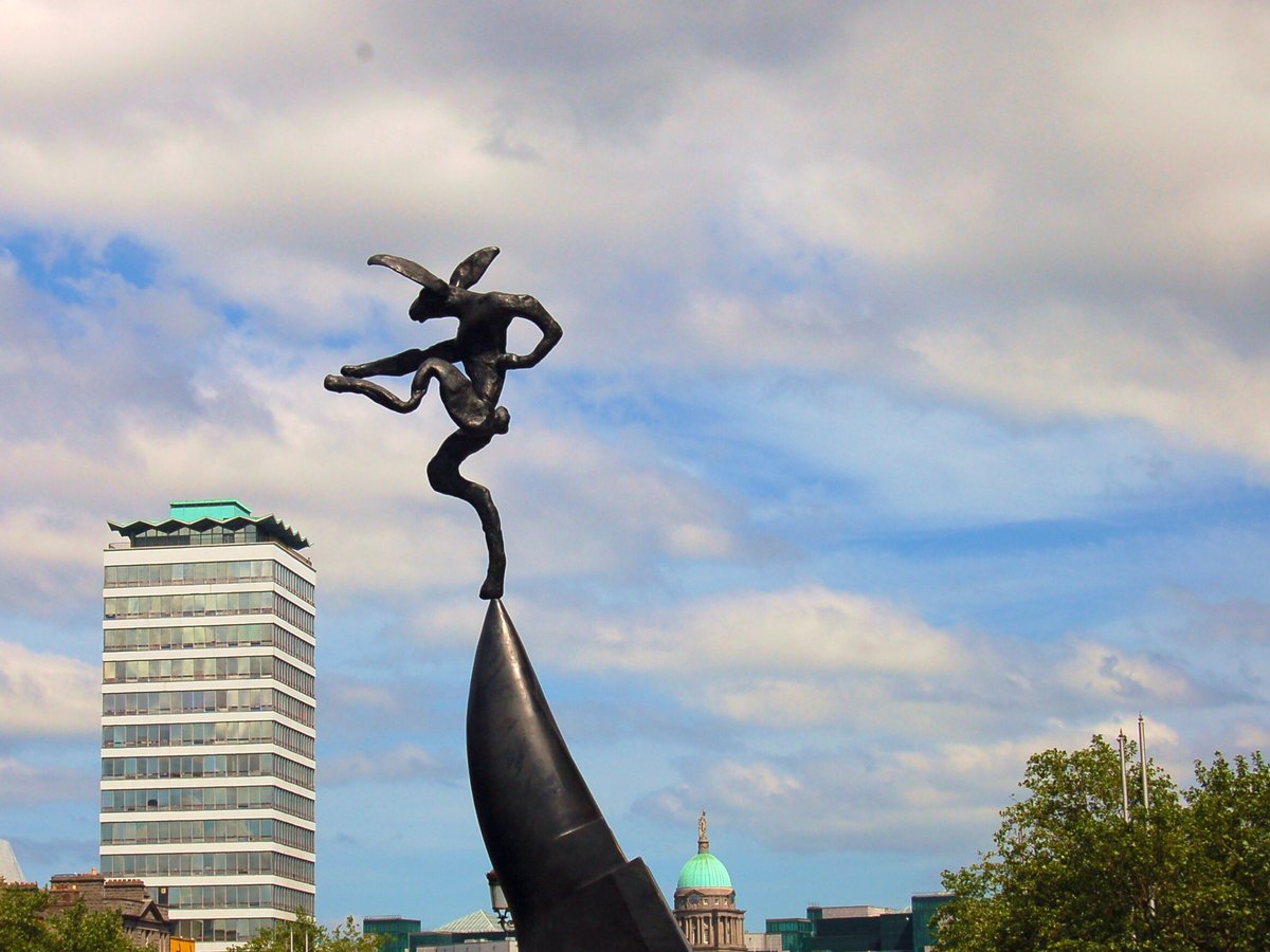 Or the time when Barry Flanagan’s beasts took over the city.