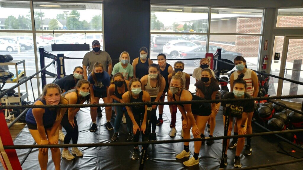 LibGLAX's tweet image. Team Bonding at ‘Team Boxing’
Thank you to Title Boxing Powell &amp;amp; to our trainer @emmashearrr !!!