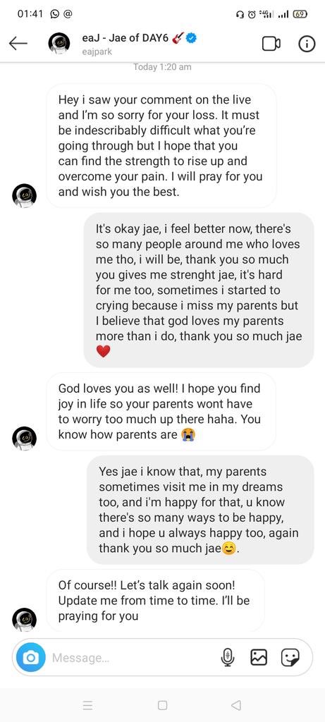 มายเดย์คนนี้คอมเม้นในไลฟ์เจ day6 ว่าสูญเสียครอบครัวไปเพราะโควิด พอจบไลฟ์เจทักไดเรกไอจีไปหาเพื่อแสดงความเสียใจ ปลอบโยน และบอกว่าจะอธิษฐานเผื่อ แก เขาแสนดีมากเลย 😭