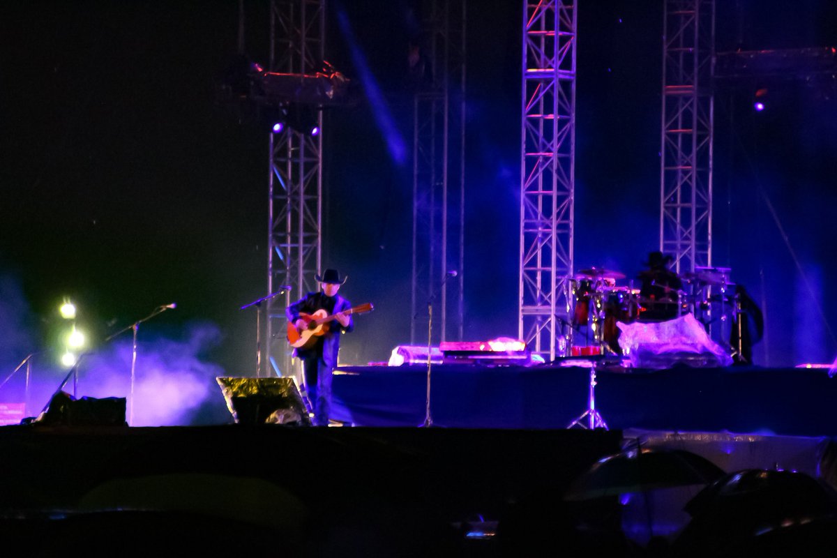 andygovaa's tweet photo. Ayer nos fuimos a un #Autoconcierto en el @CDPegaso aunque nos llovió bastante fuerte la pasamos muy bien, @IntocableRJM 👌gracias por la velada
En @Tiqfun hay más fotos del Autoconcierto
.
#ForoPegaso #Desdetuauto #concierto #Autoconcierto #grupointocable #tiqfun #govaa https://t.co/4m1s4WoWB5