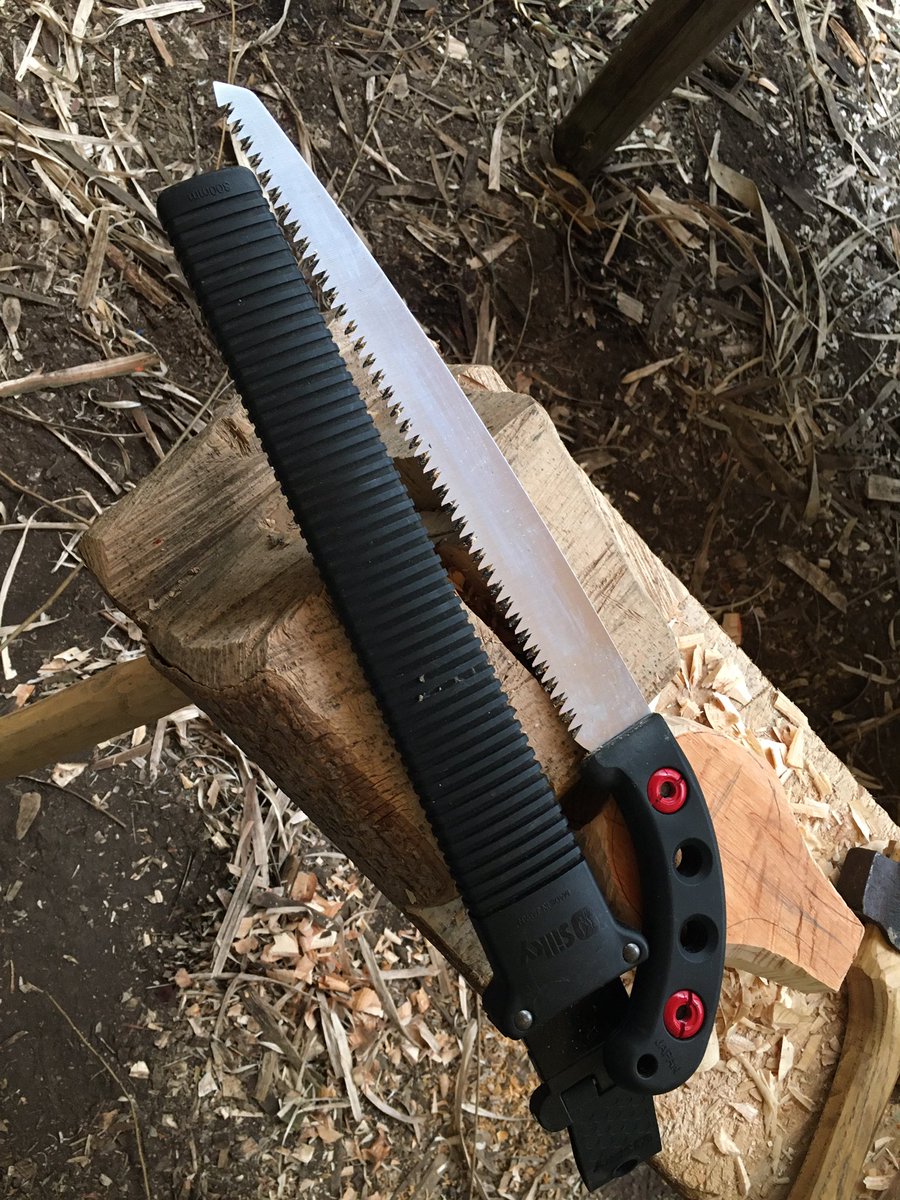 a great mix of hands-on making alongside demonstration of technique at appropriate moments throughout the day.. plus the opportunity to get to grips with a whole heap of tooling to try out along the way.. possibly a few books worth hinting for too..  #KuksaCarving  #SundayFunday 