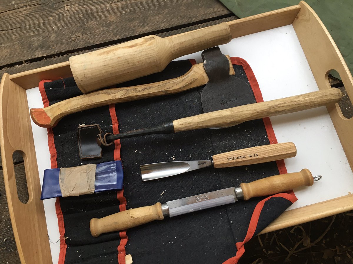 it doesn’t take too long to turn that original lump of Alder into something vaguely  #Kuksa-like.. and there isn’t a need for massive tool list to get you there.. good to get some axe practice in before switching it up with the knives and gouges.. time to hollow out this thing..!?