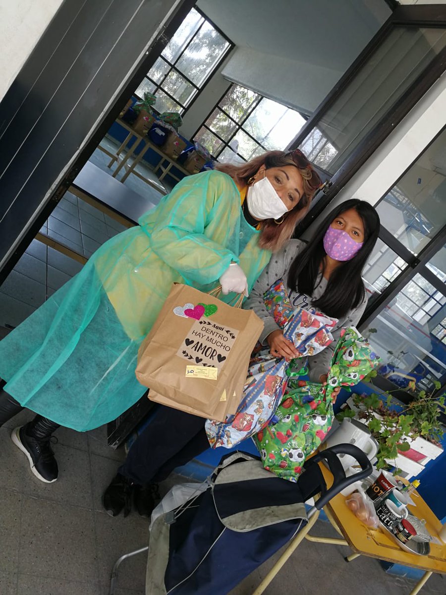 ComedorGladys's tweet photo. Esto no hubiese sido posible sin el apoyo realizado por ustedes, ver la sonrisa y felicidad de los niños al recibir un regalito (que pensaban que este año no sería posible) fue la mejor retribución.

#loprado #DiaDelNinoYLaNina
#comedorsolidario #liceogladysvalenzuela https://t.co/oJu6jIkl6P