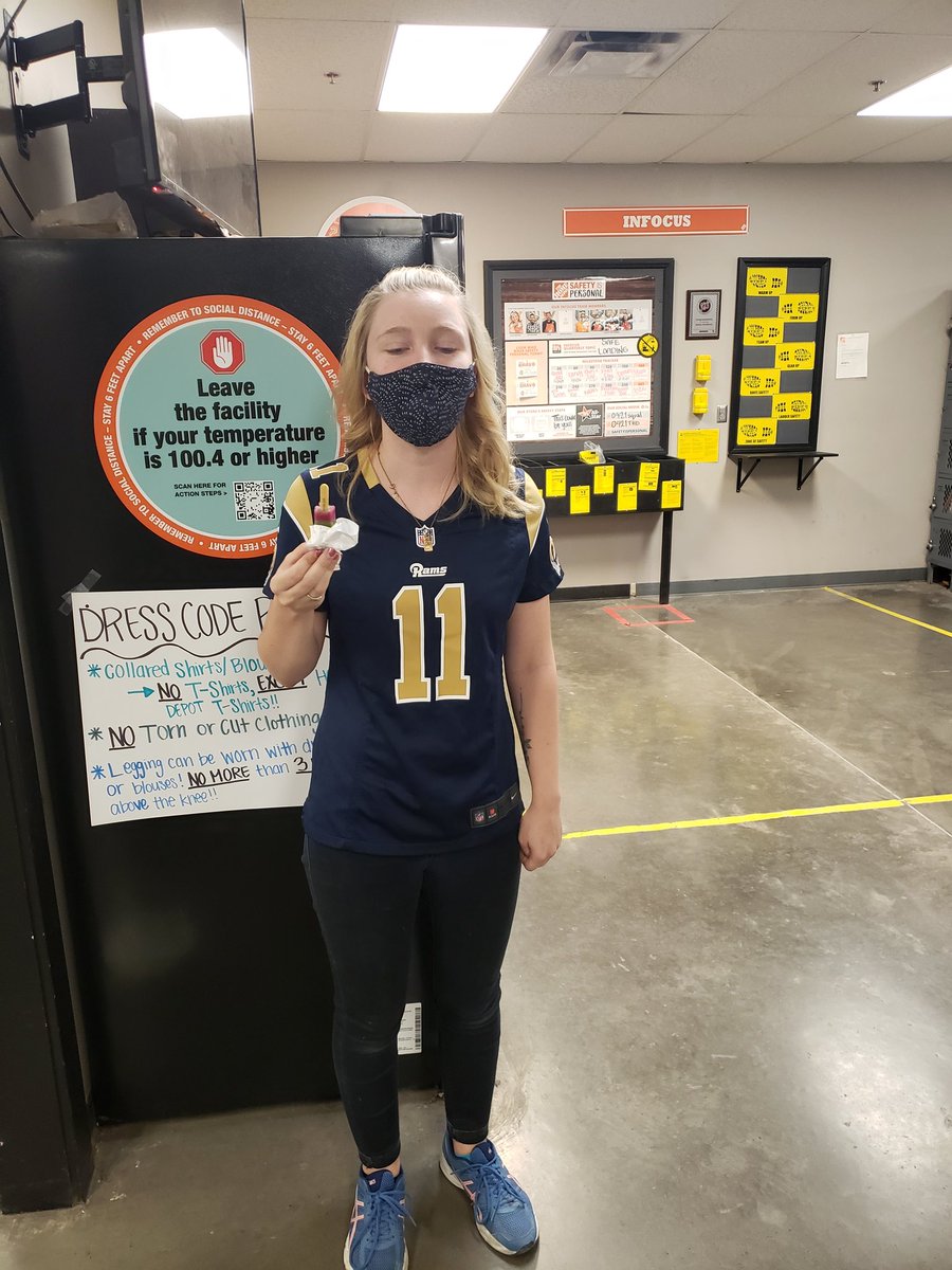 wtigers83's tweet image. No better way to cool off in the hot weather than with popsicles!! Celebrating associates and making their day pop! @TomOrrPMD @NagyAndrew @mdlofnwhere