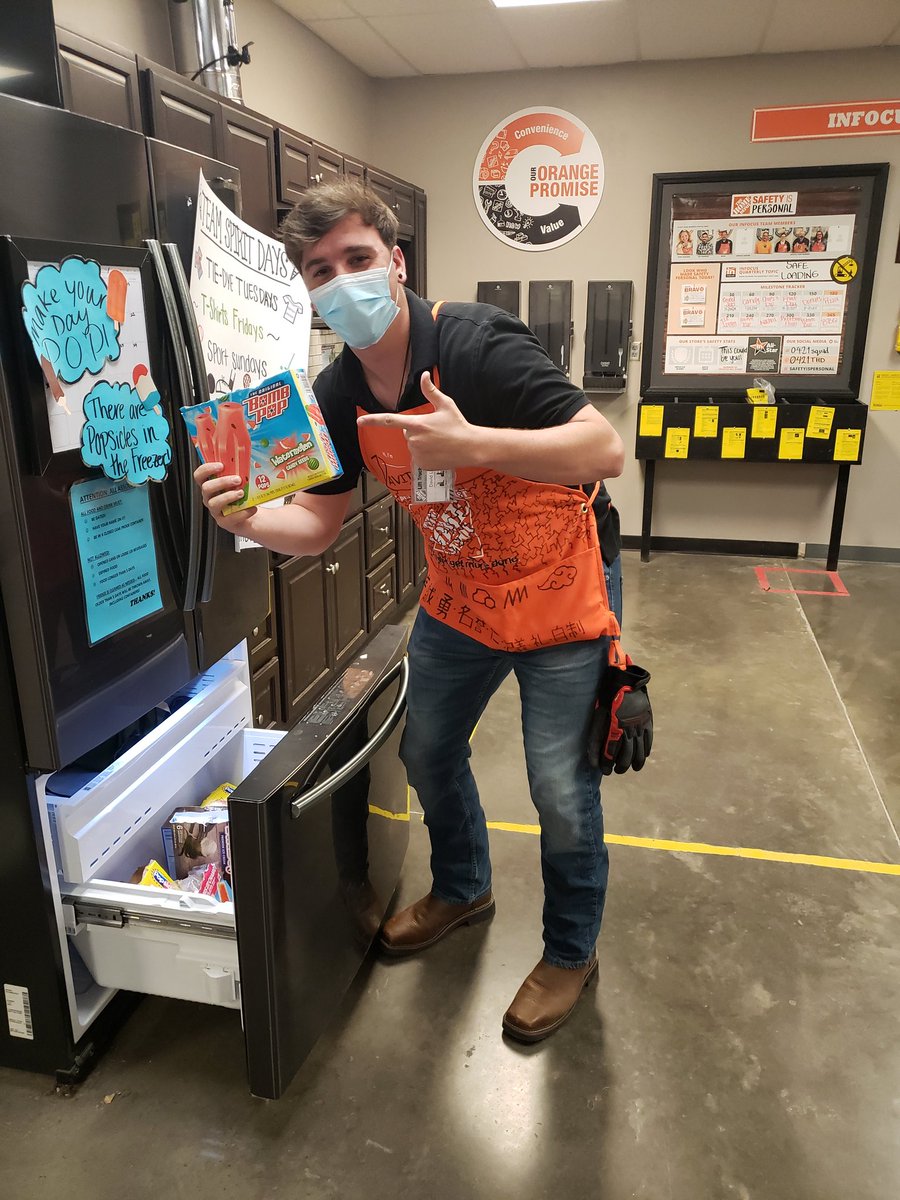 wtigers83's tweet image. No better way to cool off in the hot weather than with popsicles!! Celebrating associates and making their day pop! @TomOrrPMD @NagyAndrew @mdlofnwhere