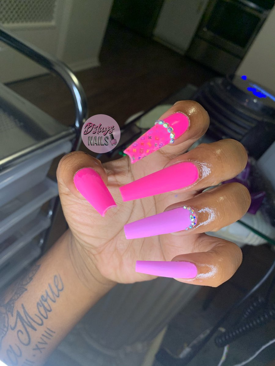 dslayssss's tweet photo. Some of my most recent work✨
•19 y/o nailtech located in Raleigh, NC📍
Follow my IG: @dslaysnails 💕 https://t.co/Sdq6Kf4wzp